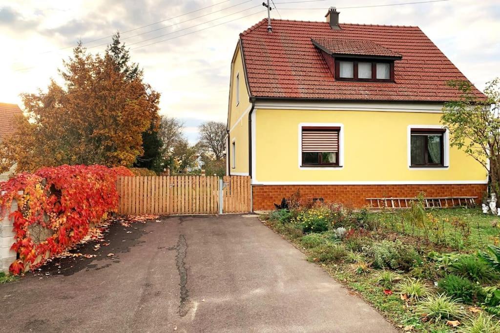 Ferienhaus Mit Garten In Thermennaehe Strebersdorf Dış mekan fotoğraf